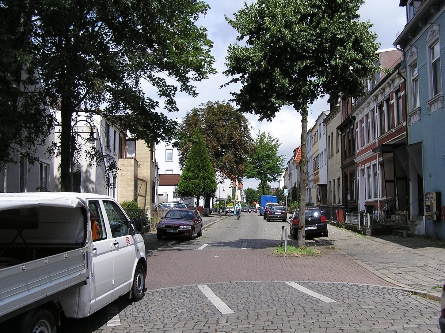 Parksituation in der Osterfeuerbergstraße um 2006.